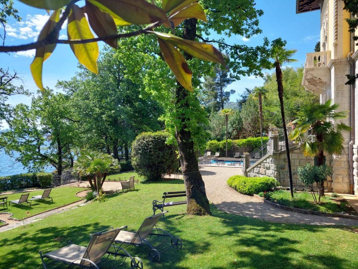 Hotel Villa Astra Lovran Buitenkant foto