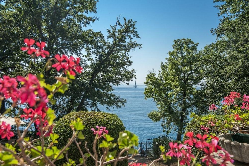 Hotel Villa Astra Lovran Buitenkant foto