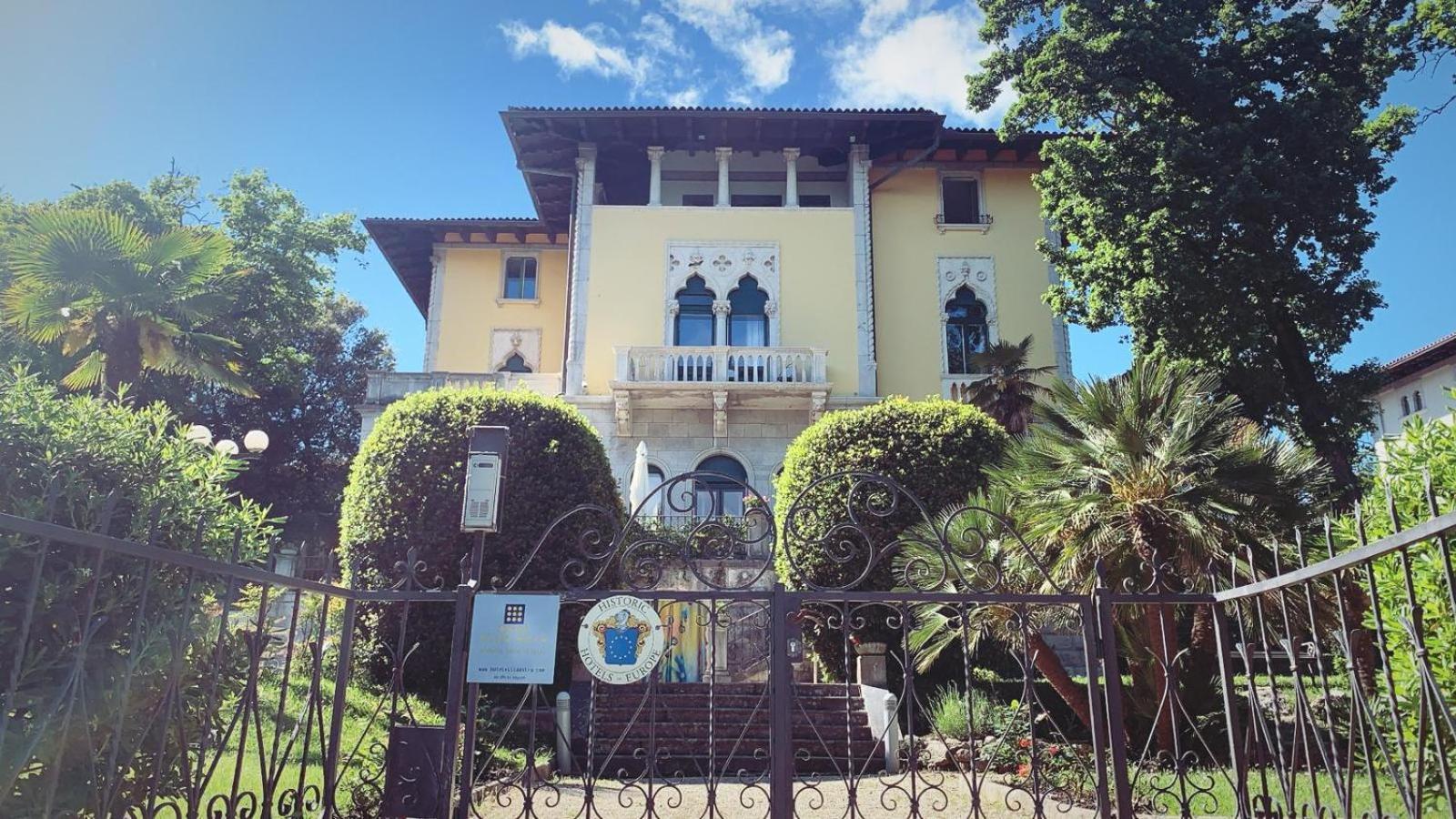 Hotel Villa Astra Lovran Buitenkant foto
