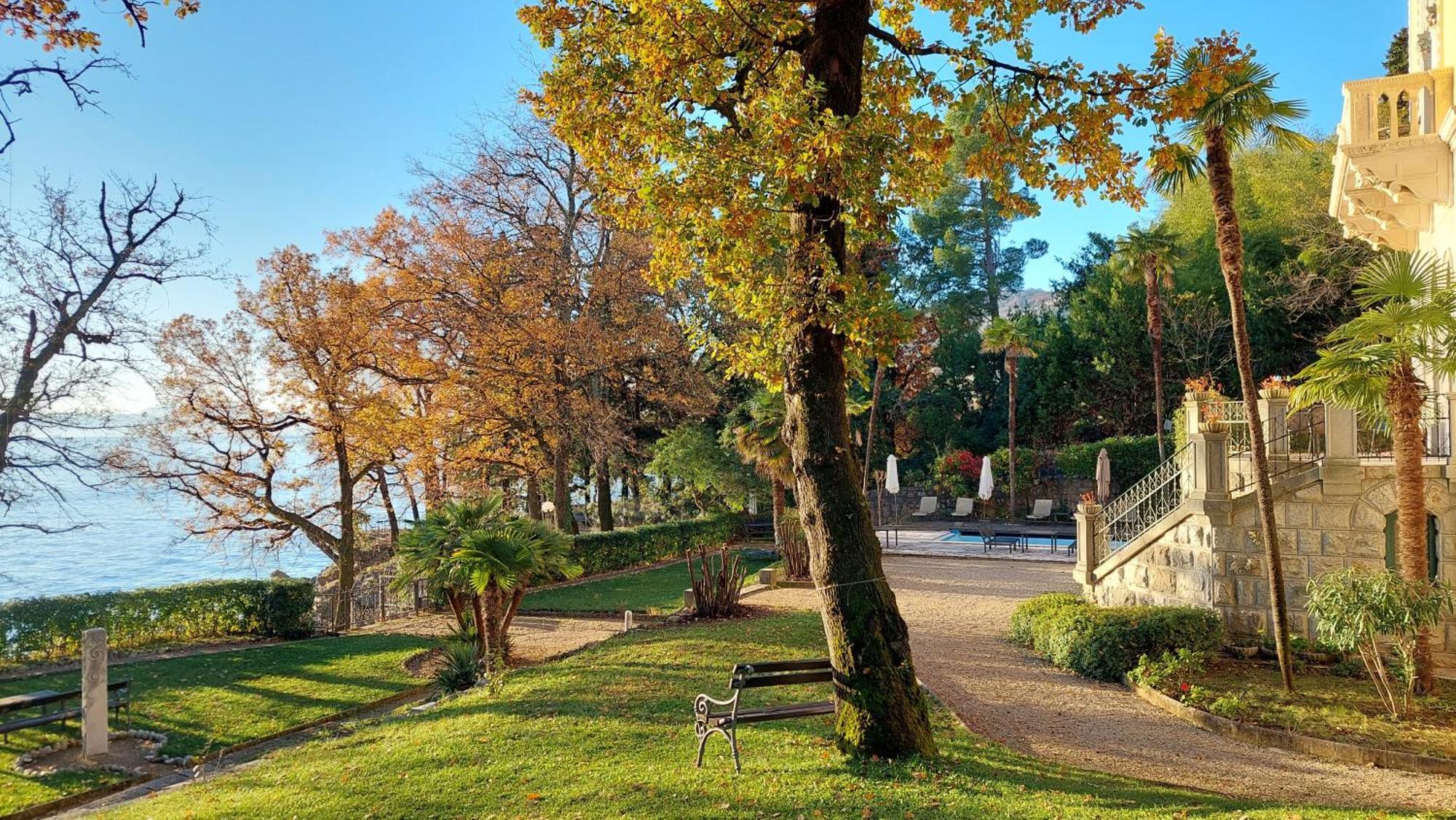 Hotel Villa Astra Lovran Buitenkant foto