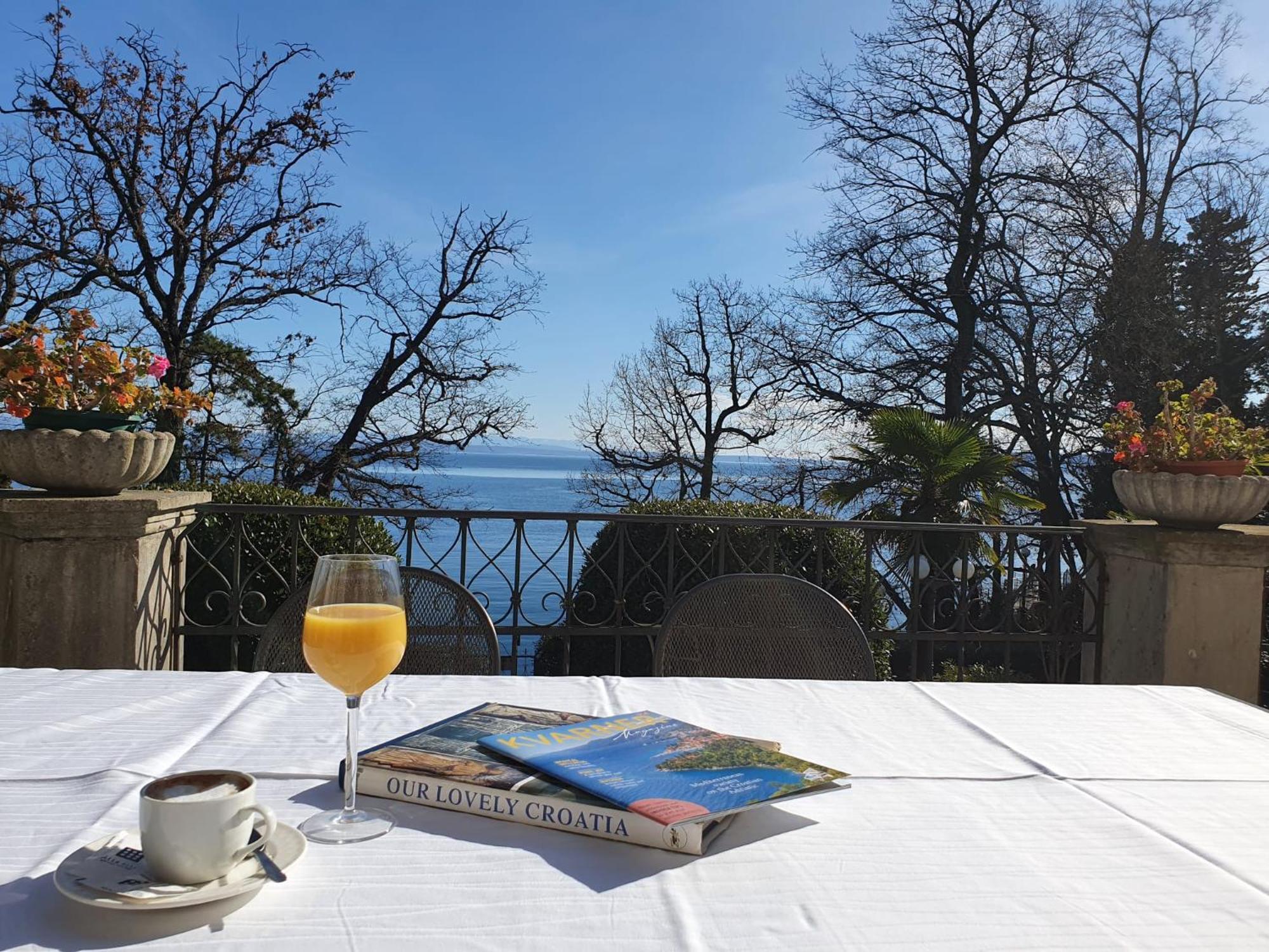 Hotel Villa Astra Lovran Buitenkant foto