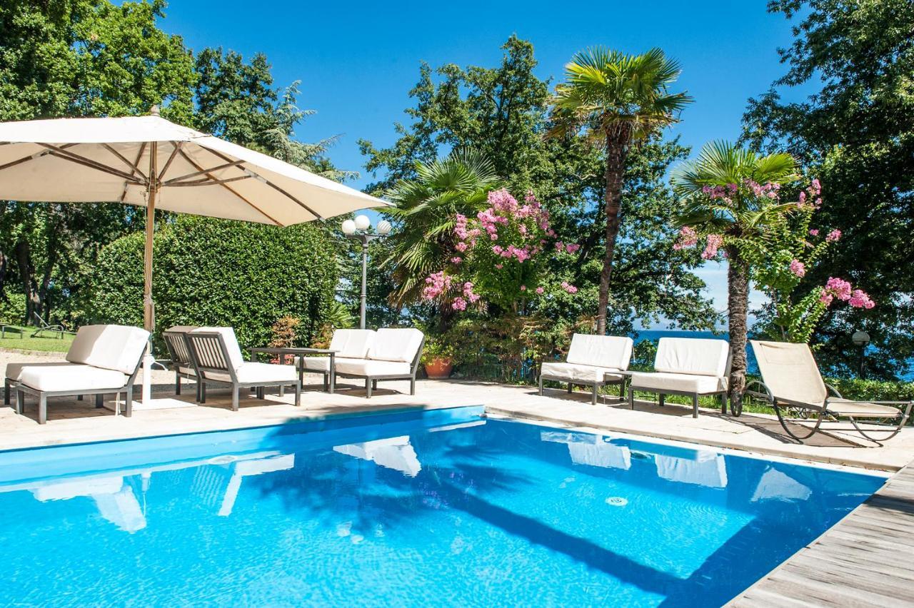 Hotel Villa Astra Lovran Buitenkant foto