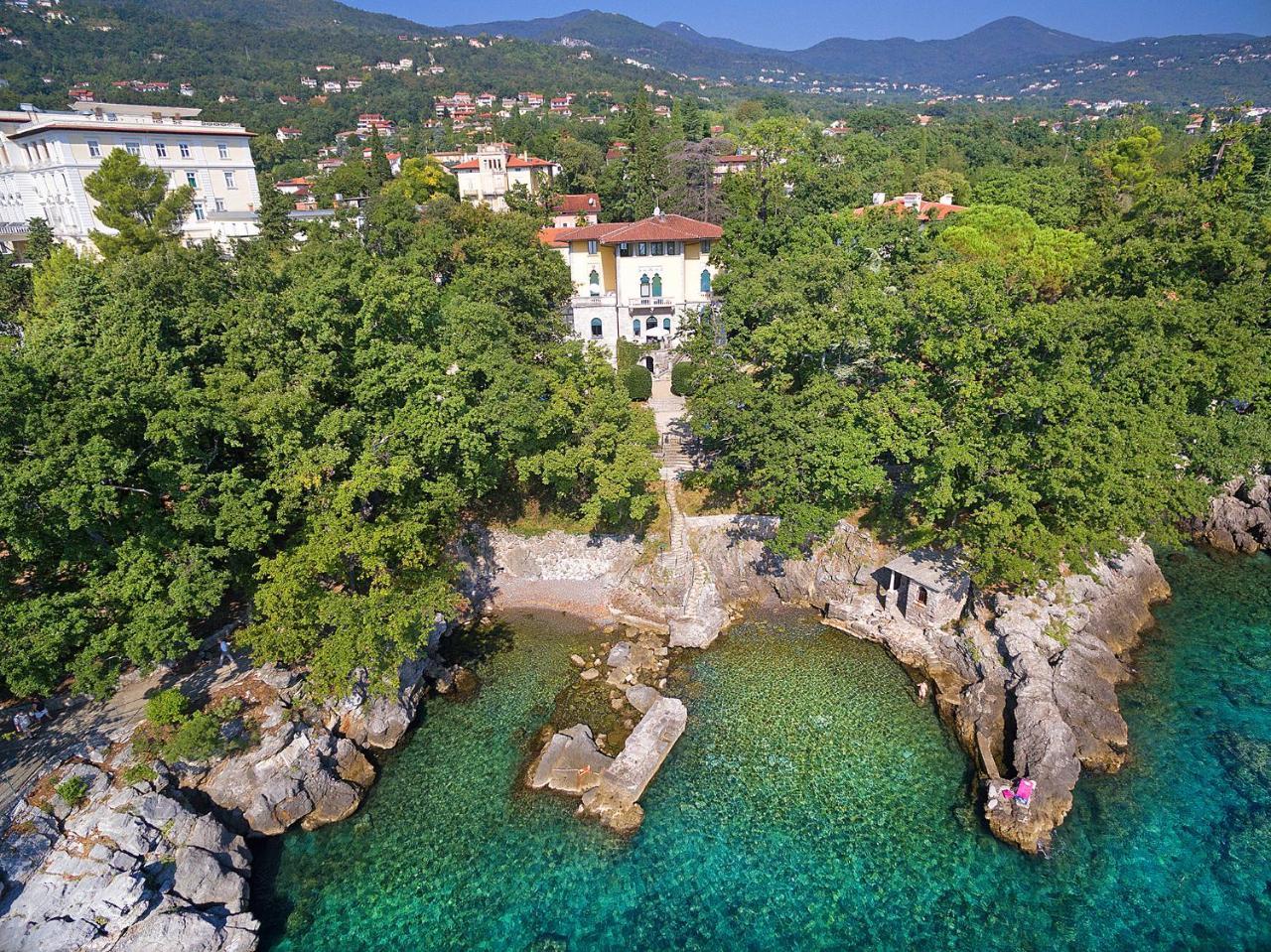 Hotel Villa Astra Lovran Buitenkant foto