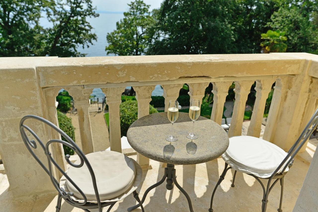 Hotel Villa Astra Lovran Buitenkant foto