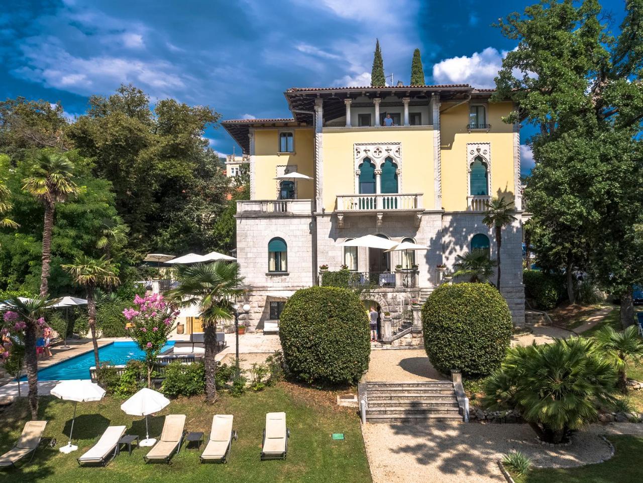 Hotel Villa Astra Lovran Buitenkant foto