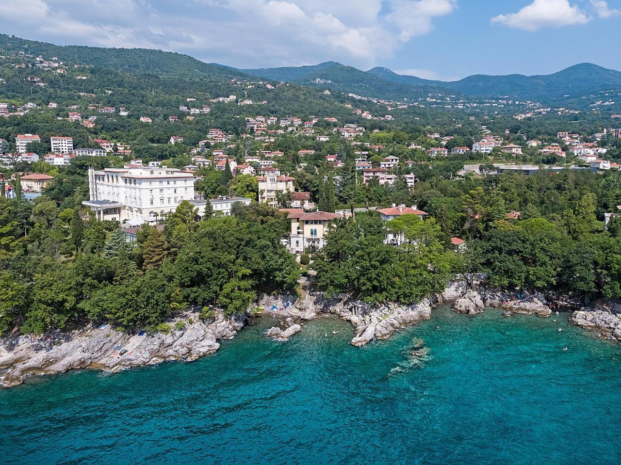 Hotel Villa Astra Lovran Buitenkant foto