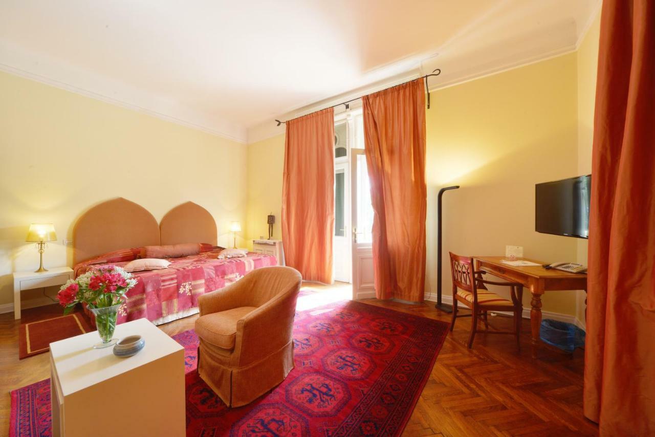 Hotel Villa Astra Lovran Buitenkant foto